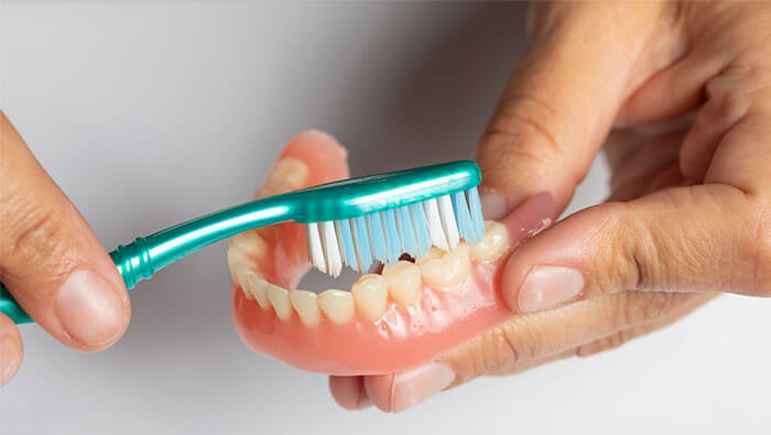 How to clean Dentures?